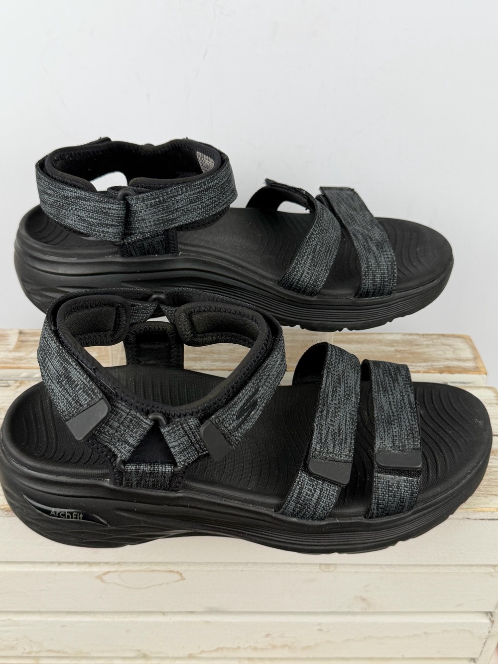 Skechers GO WALK Arch Fit sandal black adjustable hook-and-loop straps size 8 - Picture 2 of 13